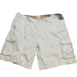 New St. John’s Bay Mens Tan Legacy Cargo Shorts Khaki Size 44 JC Penny